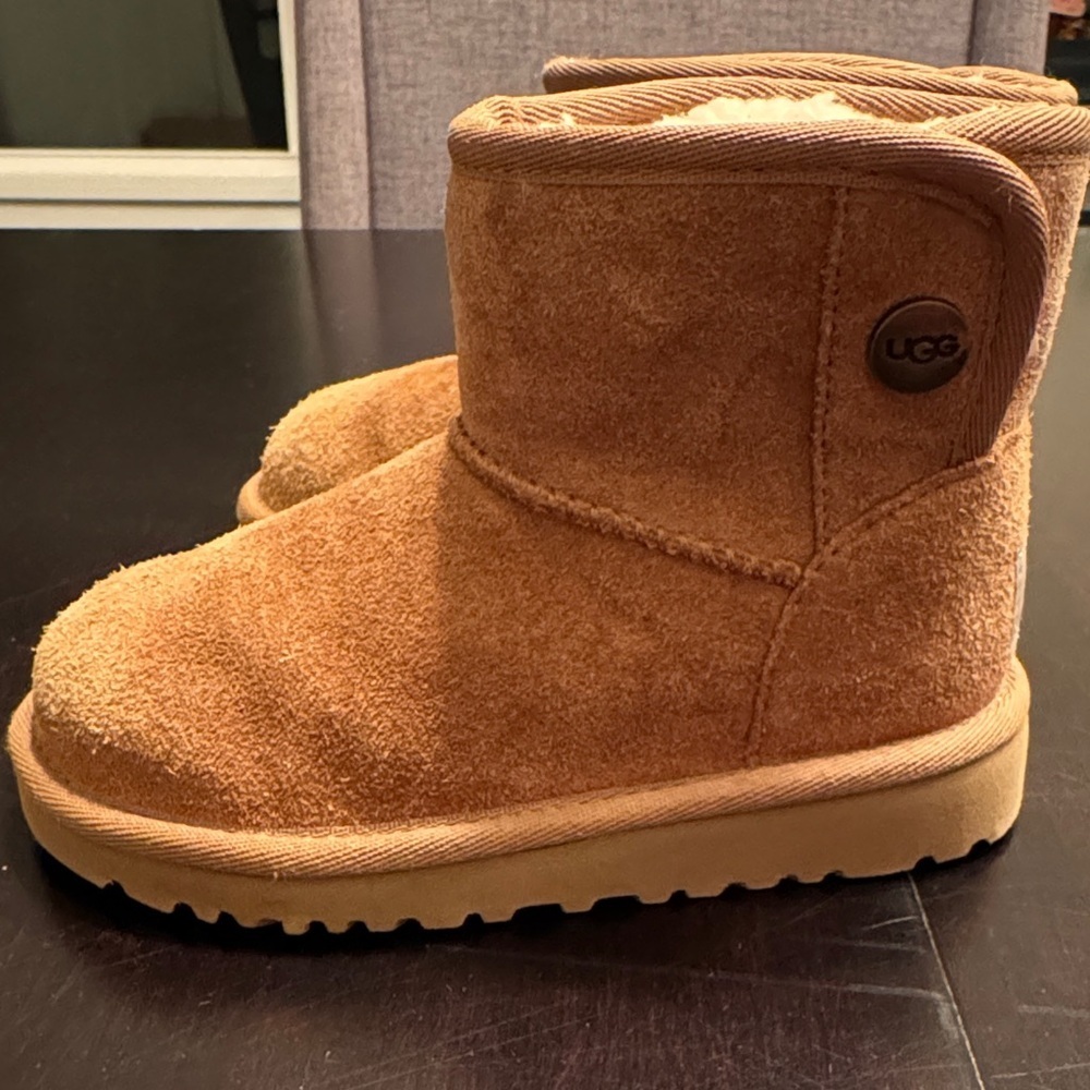 UGG Kids Boots in Tan - Picture 3 of 6